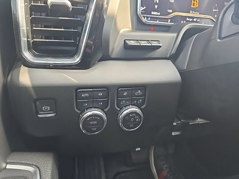 Used 2025 GMC Sierra 2500 Denali w/ Denali Reserve Package AWD/4WD image 26