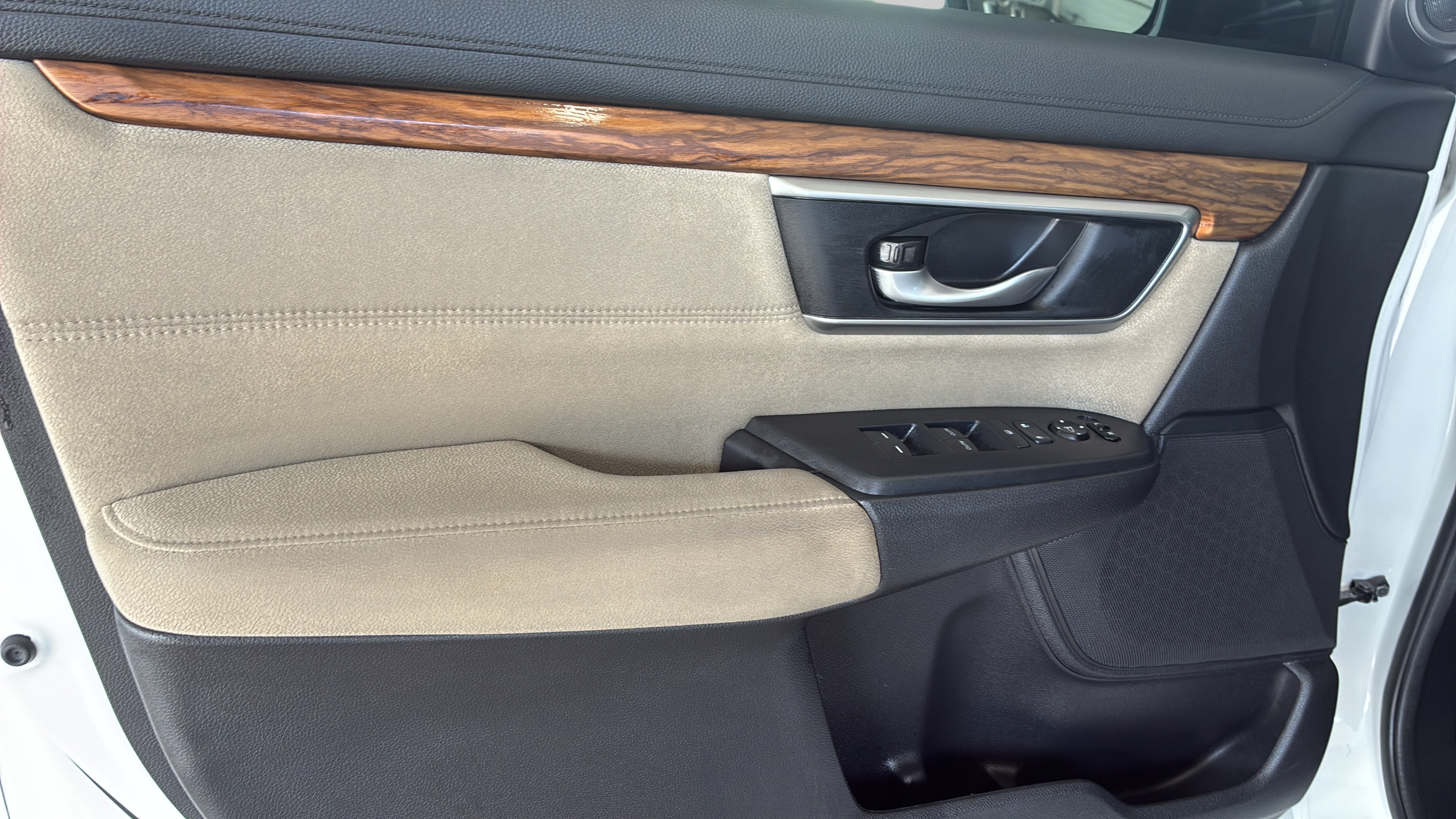 Used 2019 Honda CR-V EX image 18