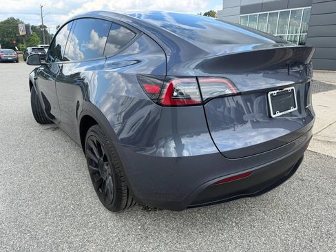 Used 2023 Tesla Model Y Long Range AWD/4WD image 3
