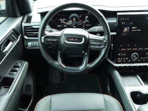 Used 2025 GMC Acadia AT4 w/ Luxury Package AWD/4WD image 17