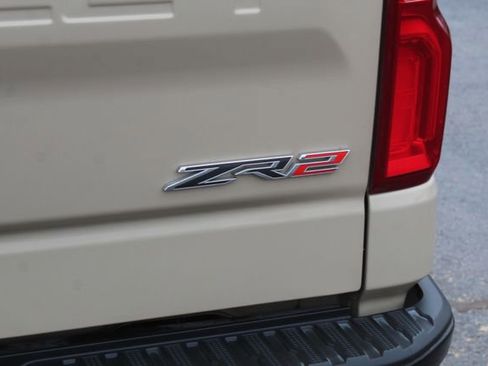 Used 2022 Chevrolet Silverado 1500 ZR2 w/ Technology Package AWD/4WD image 5