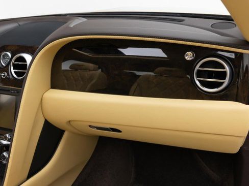 Used 2015 Bentley Flying Spur W12 image 30