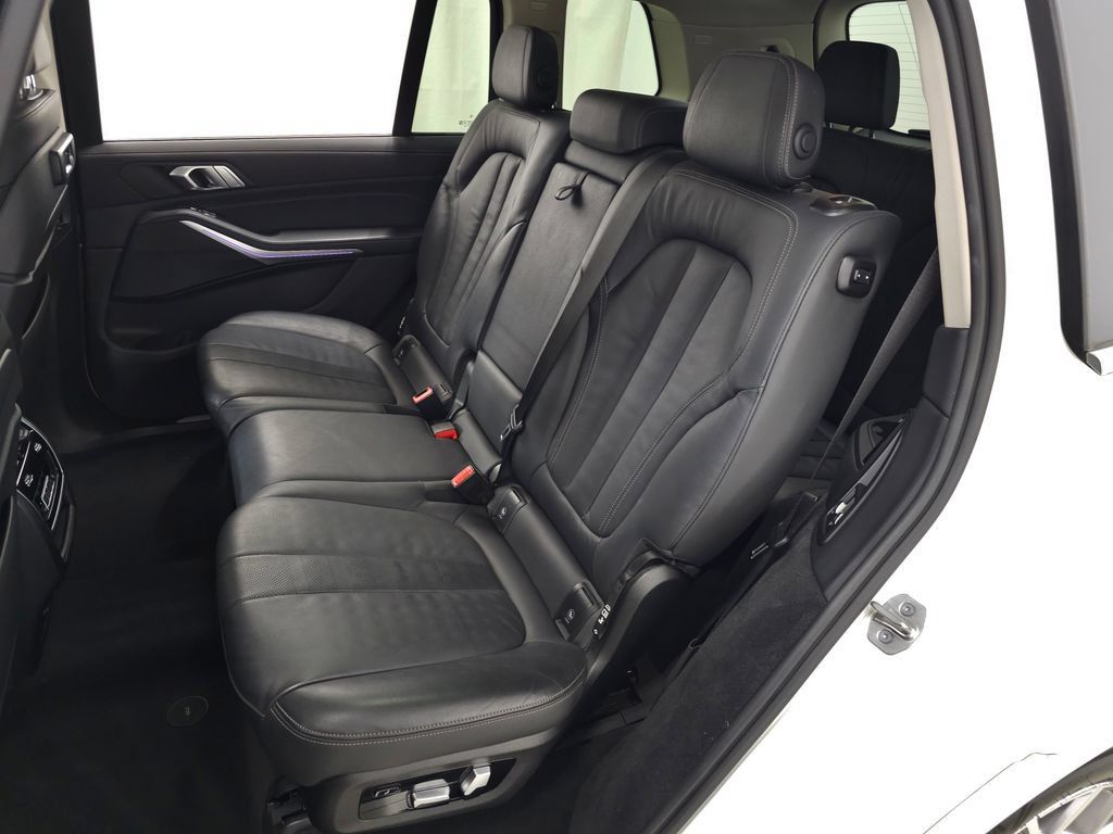 Used 2022 BMW X7 xDrive40i w/ Premium Package AWD/4WD image 39
