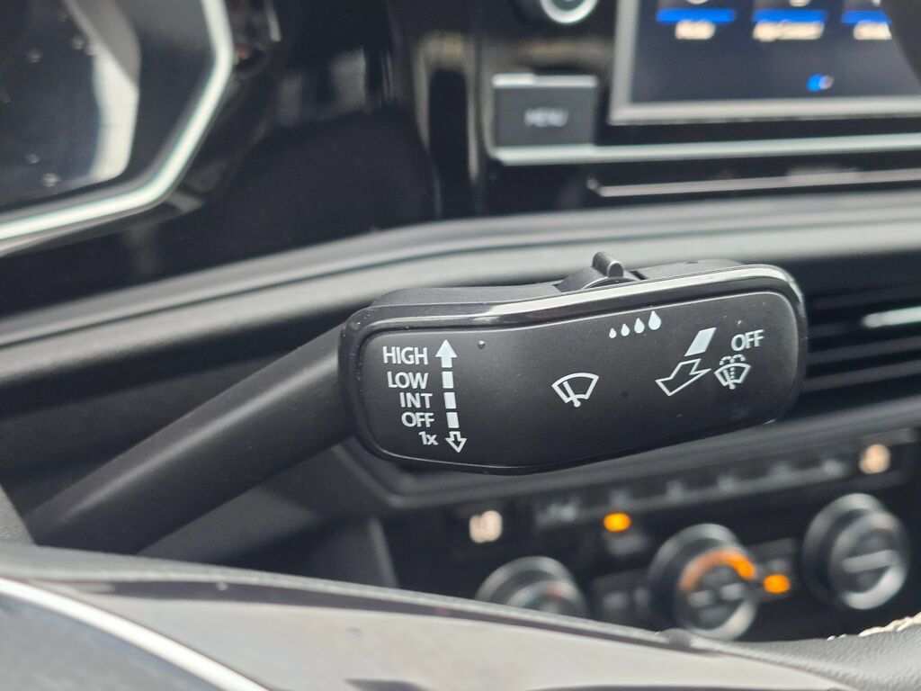 Used 2021 Volkswagen Jetta SE w/ SE Cold Weather Package FWD image 28