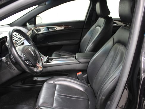 Used 2020 Lincoln MKZ Reserve w/ Monochromatic Package FWD image 3