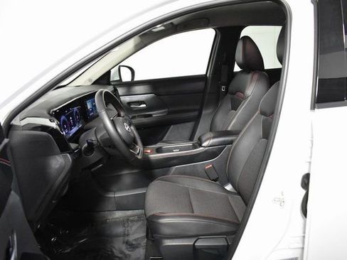 Certified 2025 Nissan Kicks SR w/ Illumination Package image 11