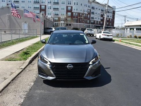 Used 2025 Nissan Altima 2.5 SV FWD image 3