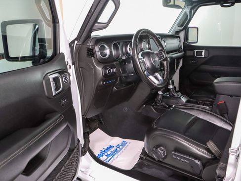 Used 2022 Jeep Wrangler Unlimited Sahara w/ Cold Weather Group AWD/4WD image 4