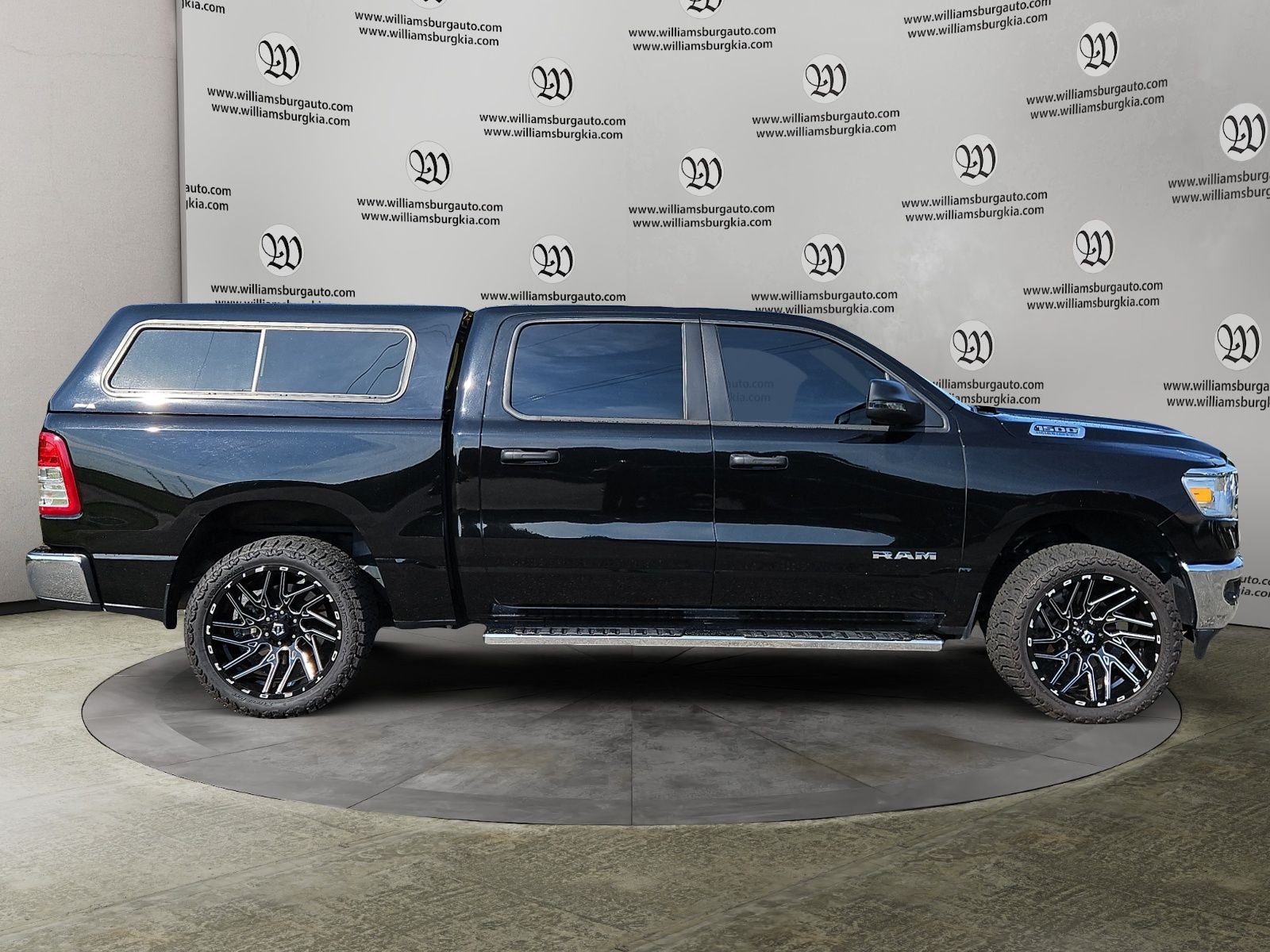 Used 2024 RAM 1500 Big Horn AWD/4WD image 6