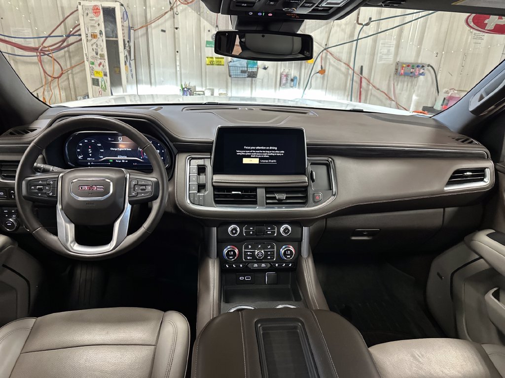 Used 2024 GMC Yukon XL SLT w/ SLT Luxury Package AWD/4WD image 18