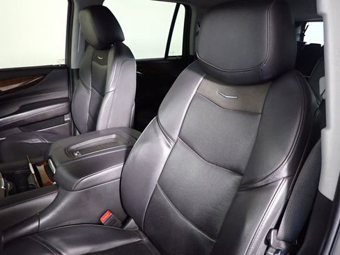 Used 2019 Cadillac Escalade 4WD image 25
