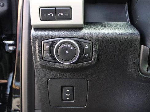 Used 2017 Ford F150 Lariat w/ Equipment Group 502A Luxury AWD/4WD image 18