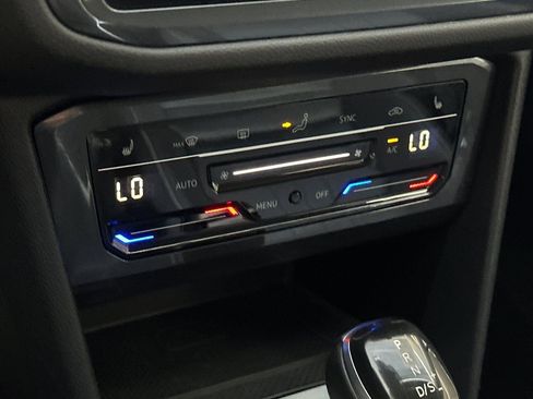 Certified 2023 Volkswagen Tiguan SE FWD image 21