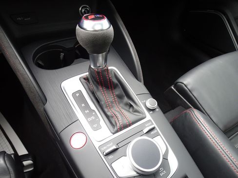 Used 2018 Audi RS 3 w/ Technology Package image 13