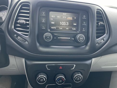 Used 2018 Jeep Compass Latitude image 8