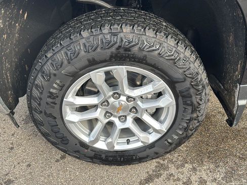 Used 2025 Chevrolet Silverado 1500 LT w/ Z71 Off-Road Package image 10