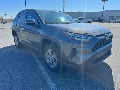 Used 2022 Toyota RAV4 XLE w/ Convenience Package image 1