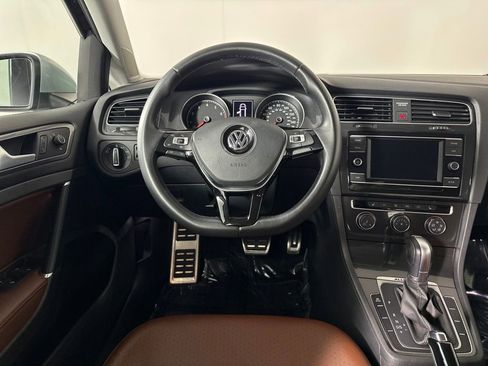 Used 2019 Volkswagen Golf Alltrack S image 14