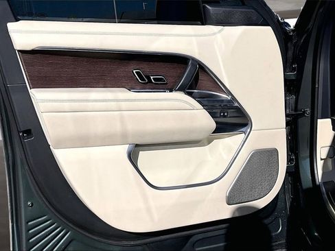 Used 2023 Land Rover Range Rover Autobiography image 18