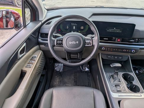 Used 2025 Kia Carnival FWD image 20
