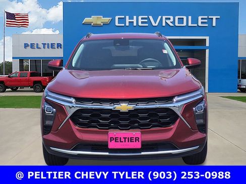 Used 2025 Chevrolet Trax LT w/ Driver Confidence Package FWD image 2
