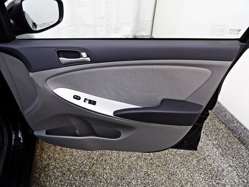 Used 2014 Hyundai Accent GS FWD image 11