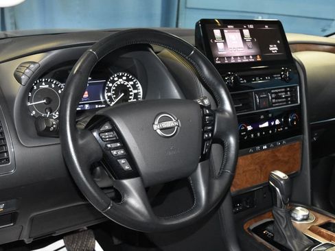 Used 2022 Nissan Armada SL image 2
