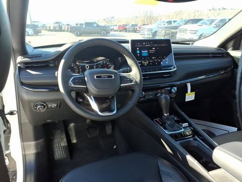 New 2026 Jeep Compass Latitude image 11