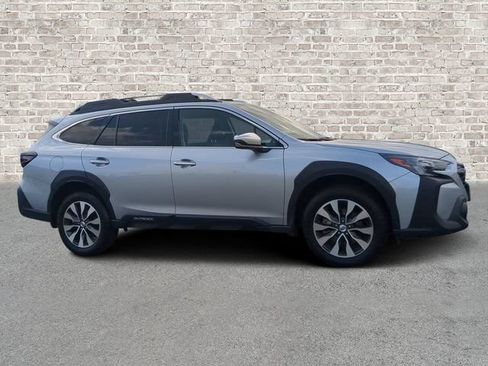 Used 2025 Subaru Outback Touring AWD/4WD image 1