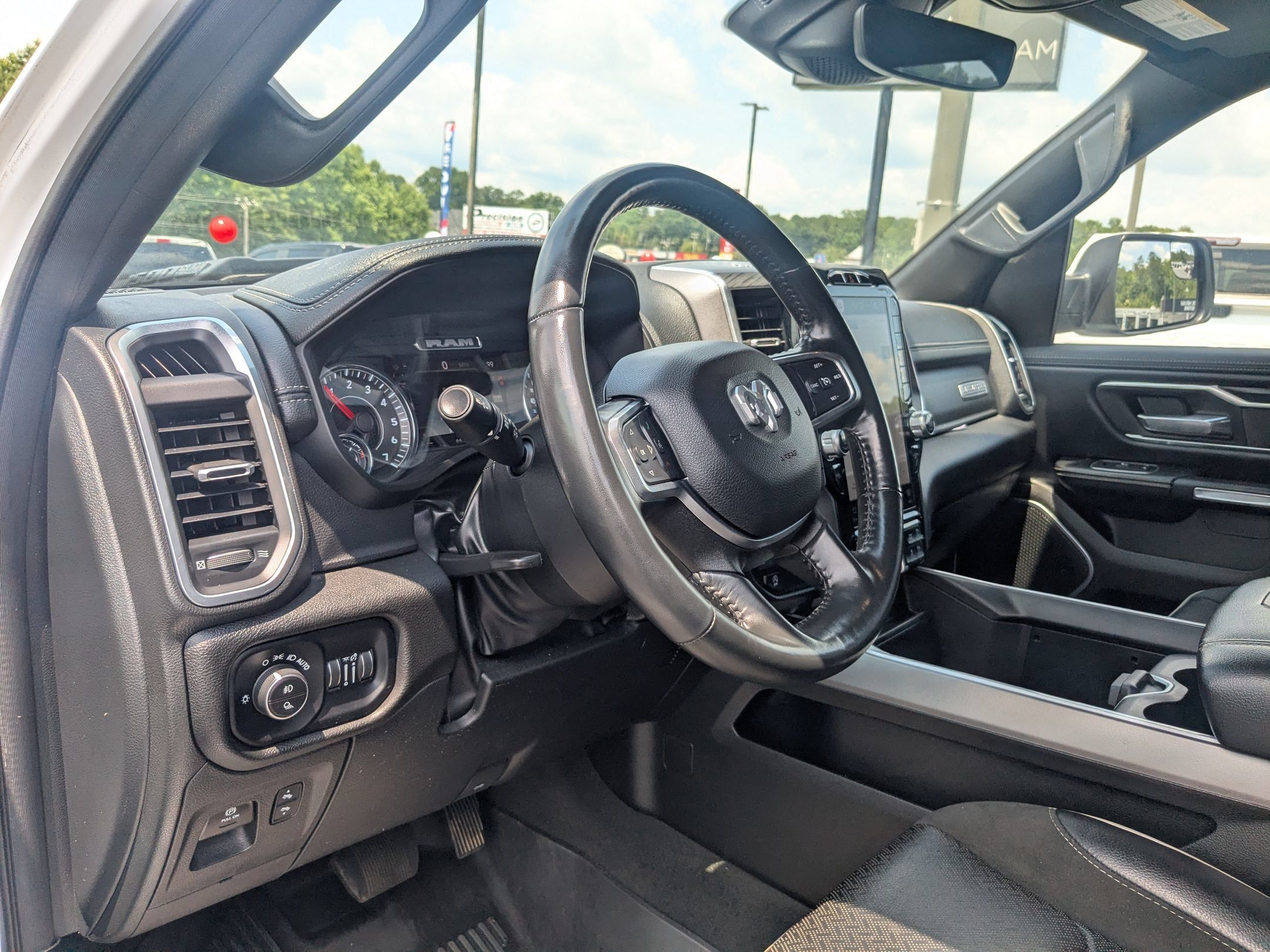 Used 2023 RAM 1500 Laramie AWD/4WD image 13