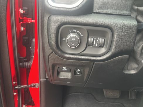 Used 2019 RAM 1500 Big Horn AWD/4WD image 31