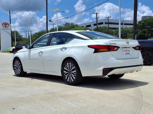 Used 2025 Nissan Altima 2.5 SV FWD image 7
