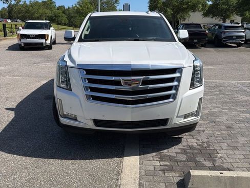 Used 2018 Cadillac Escalade Luxury RWD image 8