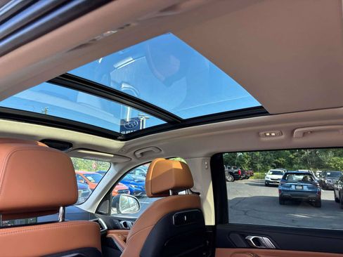 Used 2023 BMW X7 xDrive40i w/ Premium Package AWD/4WD image 9