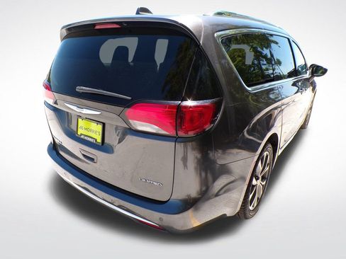 Used 2017 Chrysler Pacifica Limited FWD image 6