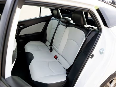 Used 2022 Toyota Prius XLE image 11