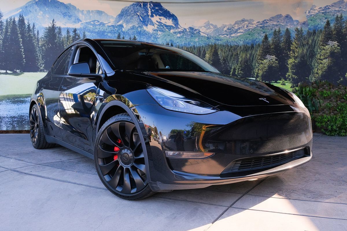 Used 2022 Tesla Model Y Performance AWD/4WD image 3