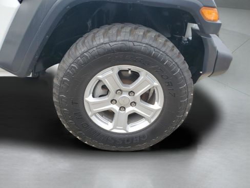 Certified 2020 Jeep Wrangler Sport S image 3