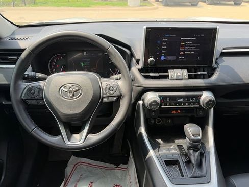 Used 2023 Toyota RAV4 XLE Premium image 13