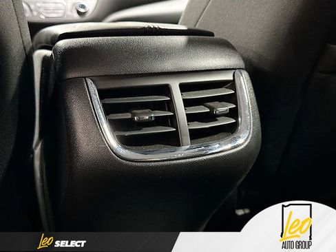 Used 2021 Chevrolet Malibu LT image 24