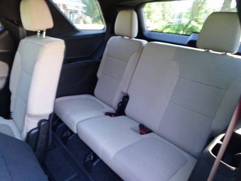 Used 2023 Chevrolet Traverse AWD LS w/ Safety Package image 35