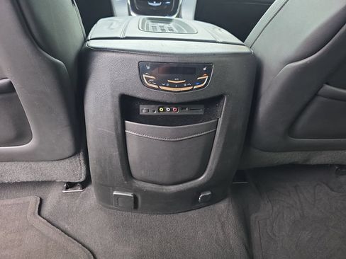 Used 2016 Cadillac Escalade ESV Luxury RWD image 29