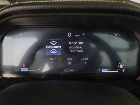 Used 2022 Jeep Grand Cherokee Limited image 24