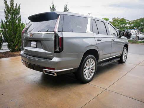 Used 2024 Cadillac Escalade Luxury AWD/4WD image 10