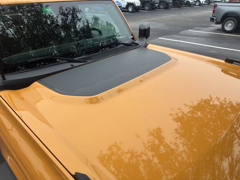 Used 2022 Ford Bronco Wildtrak image 3