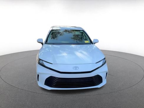 Used 2025 Toyota Camry LE image 4