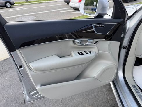 Used 2019 Volvo XC90 T6 Momentum w/ Protection Package Premier AWD/4WD image 11
