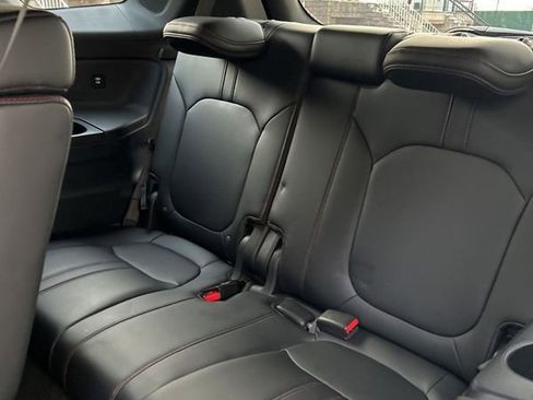 Used 2025 Honda Pilot Black Edition image 33