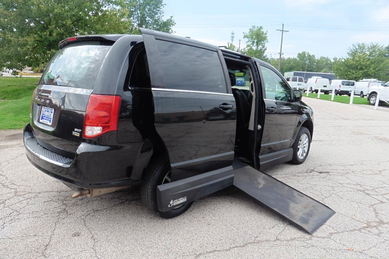 Used 2019 Dodge Grand Caravan SXT FWD image 15