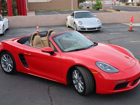 Used 2017 Porsche 718 Boxster RWD image 11